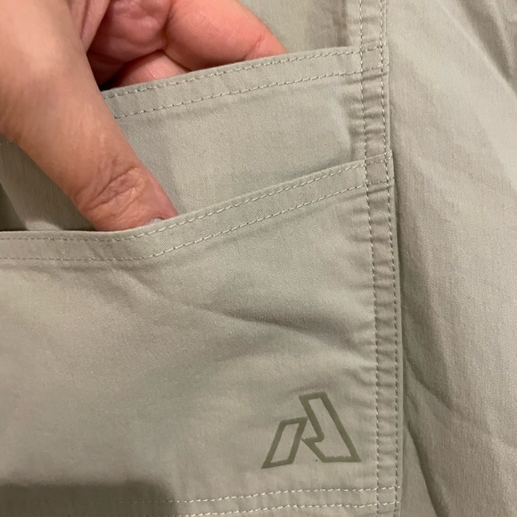 NWT Eddie Bauer Slightly Curvy cuffed hem shorts in Sage green. Size 18 - Picture 2 of 7